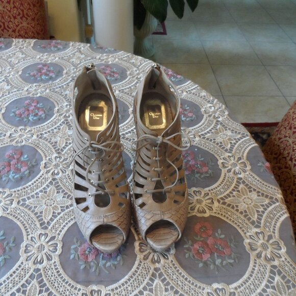 Christian Dior Beige Snake Embosed Lace Up Ankle Boots Size 38 1/2B - Picture 1 of 16